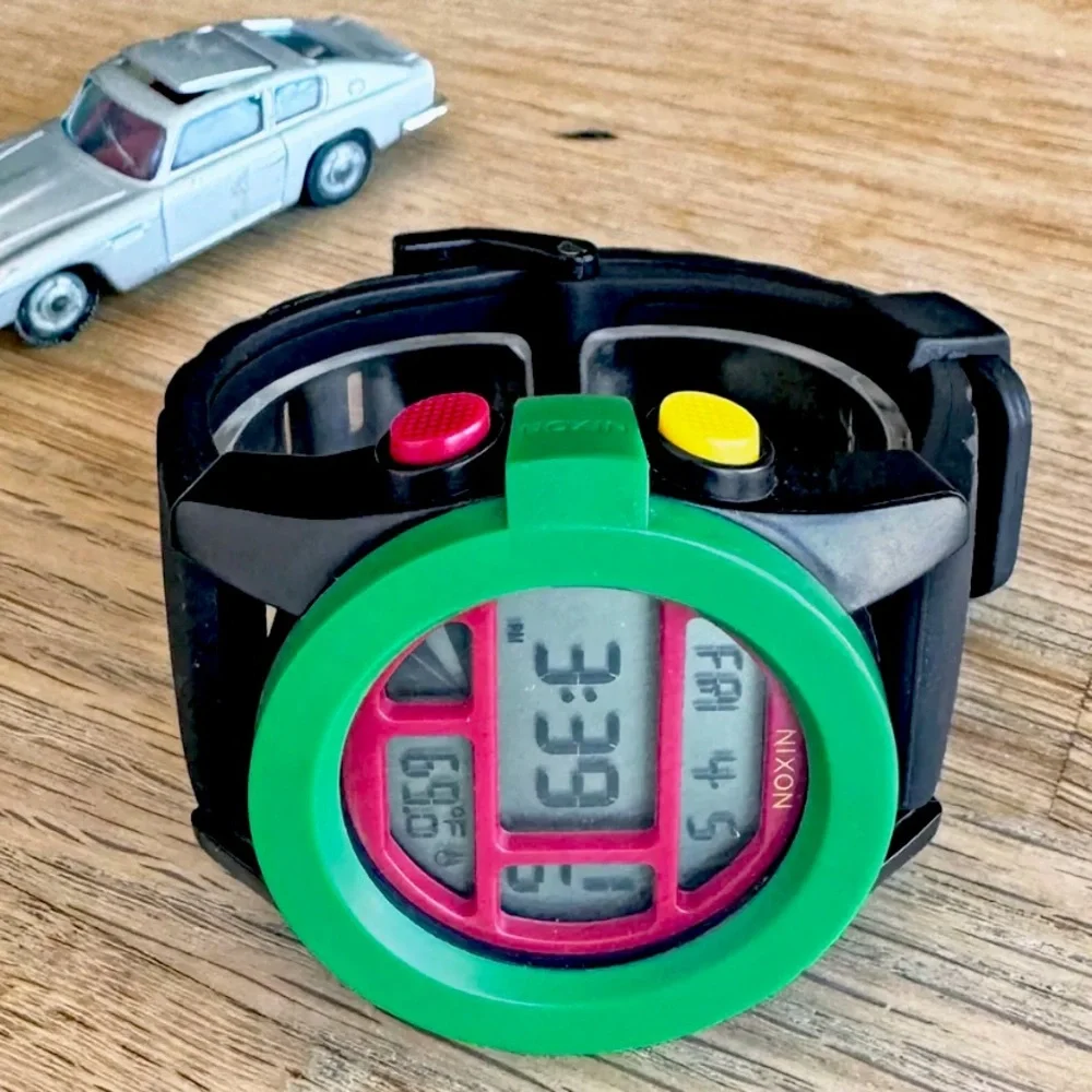 NIXON The Unit A197-1114 Digital LCD Rare 